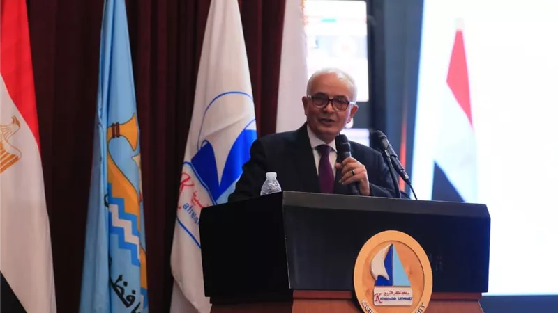 رضا حجازي : كليات التربية تواجه تحديًا مصيريًا يتطلب إعادة صياغة أدوارها