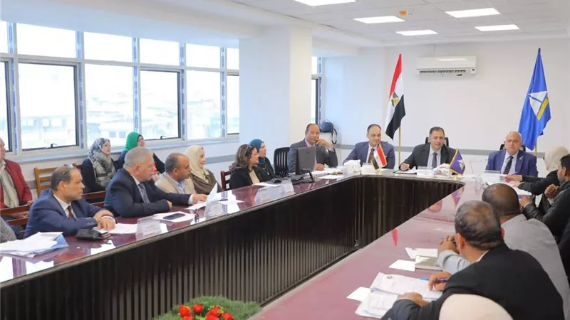 محافظ دمياط يعقد لقاءً جماهيريًا لبحث شكاوى المواطنين