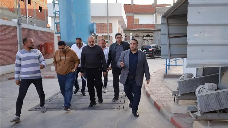 رئيس مياه البحيرة يتفقد محطة رفع 