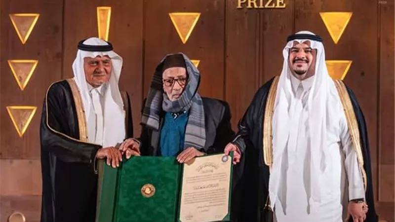 الدكتور محمد أبو موسى يتسلم جائزة الملك فيصل لعام 2026 وشهادة براءة