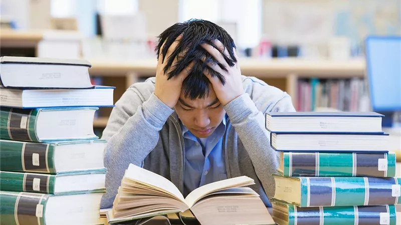 لماذا ينسى التلميذ مايحفظه؟.. دراسة تجيب 