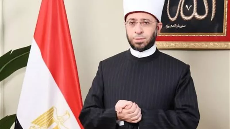 وزير الأوقاف يهنئ السفير رمزي عز الدين بتعيينه مستشارًا لرئيس الجمهورية