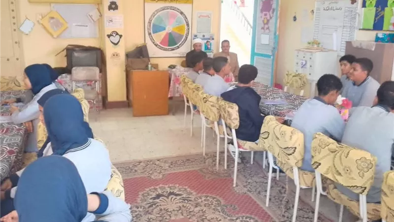 قصر ثقافة القصير يناقش استراتيجيات مكافحة الإرهاب والتحديات | صور