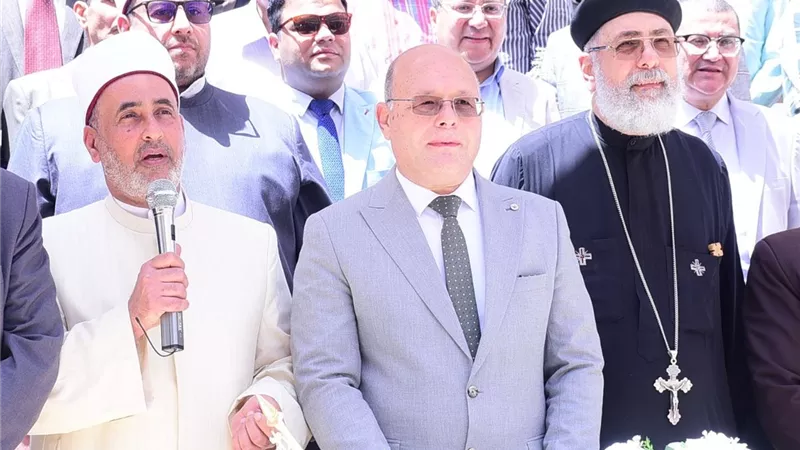 جامعة سوهاج ترفع  شعار 