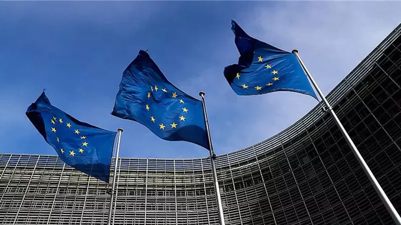 انكماش اقتصاد منطقة اليورو في أبريل لأول مرة منذ 18 شهرًا وسط ضغوط تضخمية 
