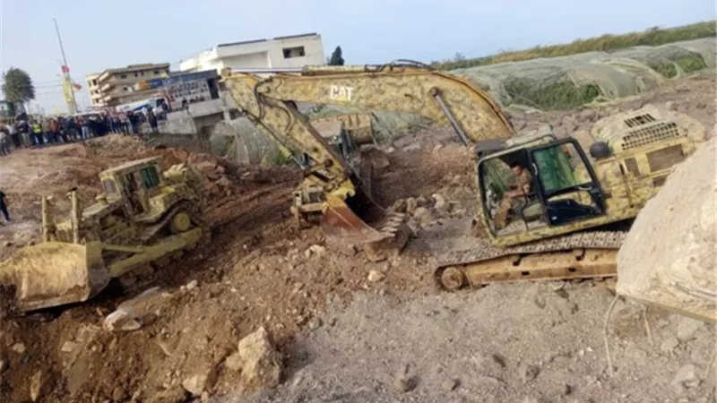 بعد قصفه..  الجيش اللبناني يعيد تأهيل جسر القاسمية البحري في صور