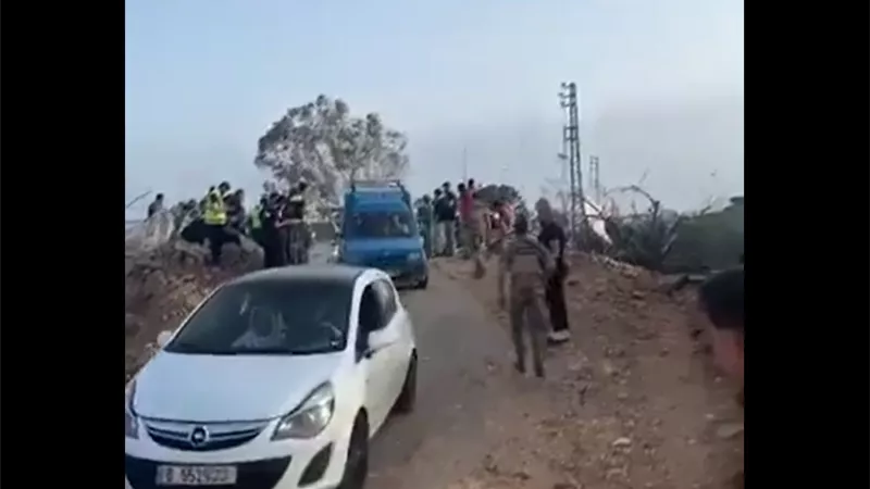 رغم أنف الدمار الإسرائيلي.. سكان جنوب لبنان يعبرون جسر القاسمية|فيديو