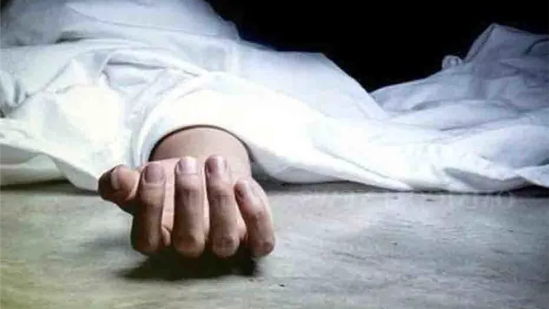 ذهبوا ليبلغوه بوفاة زوجته.. الشرطة تعثر على جثة زوج داخل شقته ببنها