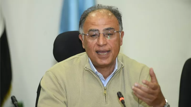 «مواليد حديقة الحيوان» تمنح أشرف العشماوي جائزة الشيخ زايد للكتاب