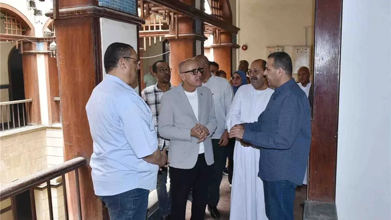 محافظ الأقصر يتفقد منطقة الكرنك ويستجيب لمطالب الأهالي