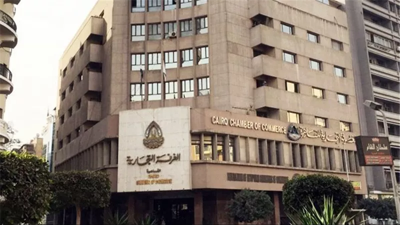 «تجارية القاهرة» تطالب بتنظيم حركة النقل الثقيل تزامنًا مع مواعيد الغلق 
