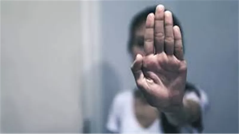 قانوني يكشف مفاجأة.. هل تسقط تهمة المدرس المتهم بالتحرش بعد 12 عاما؟|خاص