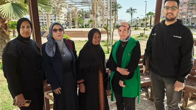 شالته على ظهرها45 سنه.. التأمين الصحي الشامل ببورسعيد يتدخل لدعم الست وفاء