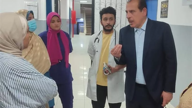 جولة مفاجئة لنائب وزير الصحة بمستشفى6 أكتوبر المركزي وإحالة مقصرين للتحقيق