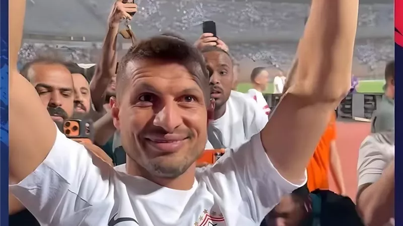 طارق حامد يرفض عرضًا مغريًا من بيراميدز من أجل الزمالك.. الصقر يعلن