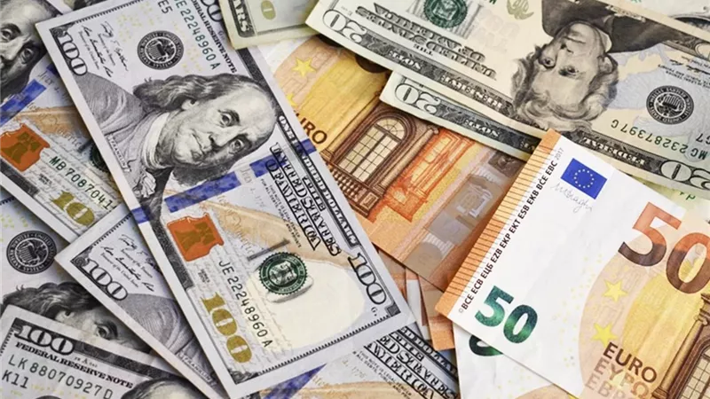بعد تثبيت الفائدة.. هدوء في سوق الصرف واستقرار الدولار عند 52.97 جنيه