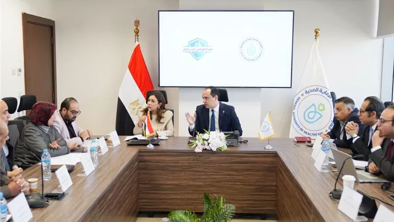 اجتماع تنسيقي مع المديرين التنفيذيين لهيئتي الرعاية الصحية والتأمين الشامل