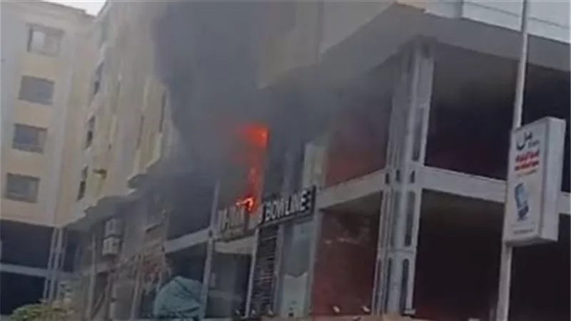 حريق داخل محل تجاري بالهرم.. والحماية المدنية تحاول السيطرة