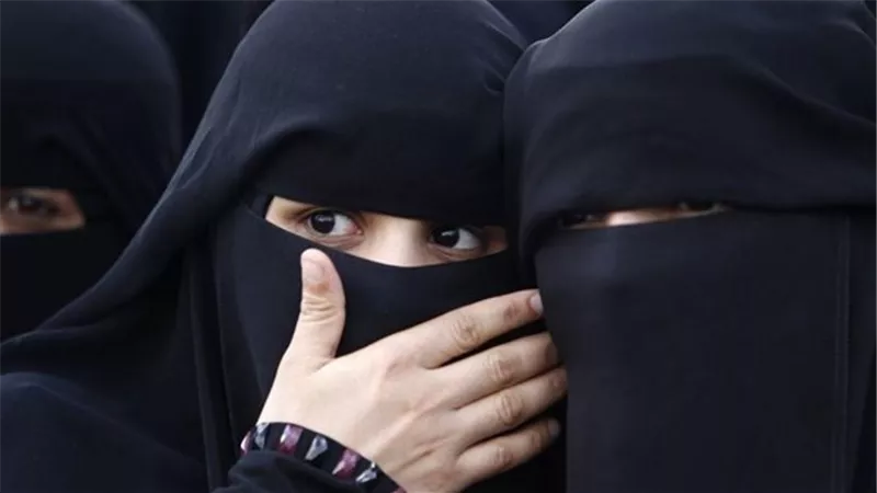 هل لولي الأمر تقييد المباح؟ دار الإفتاء تكشف حكم النقاب في الإسلام