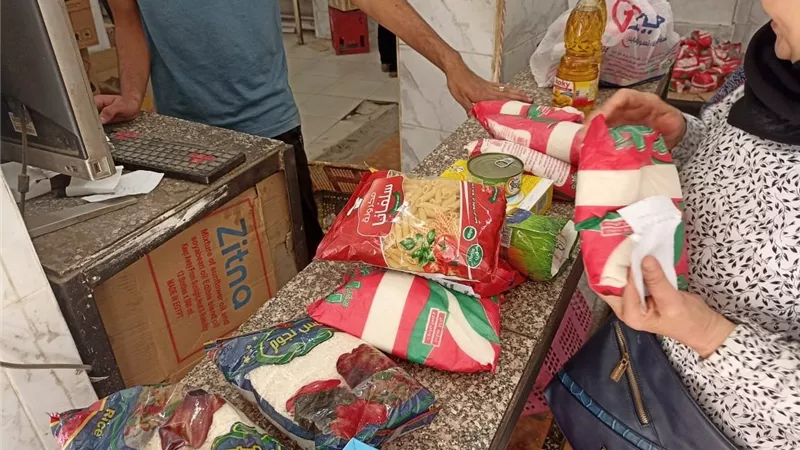 انخفاض في أسعار الزيت والسكر والأرز.. وتحركات مفاجئة في التموين
