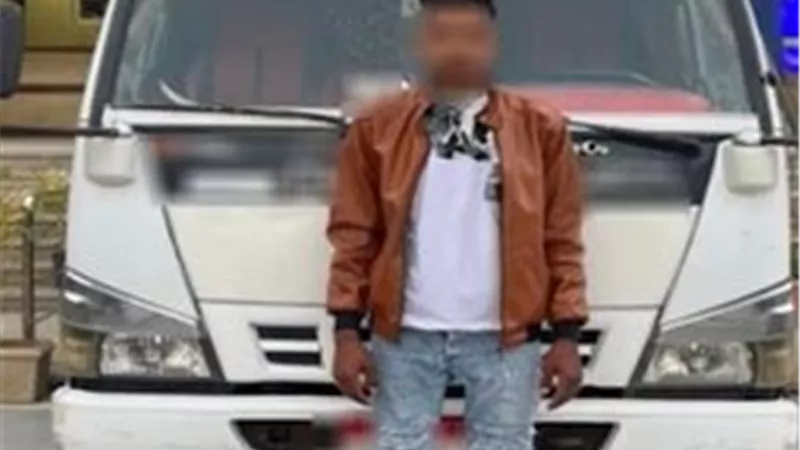 فيديو يرصد إلقاء مخلفات من سيارة نصف نقل بالقاهرة وضبط السائق