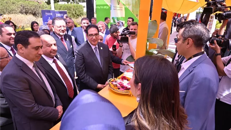 رئيس جامعة القاهرة يتفقد معرض التوظيف: نفتح آفاقاً حقيقية لمستقبل خريجينا
