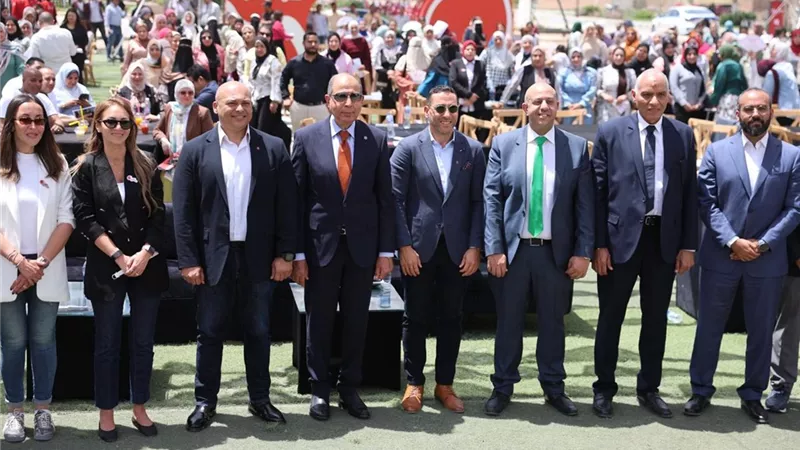 محافظ المنيا يشارك في احتفالية تكريم سفيرات برنامج “معاكي” لتمكين المرأة »