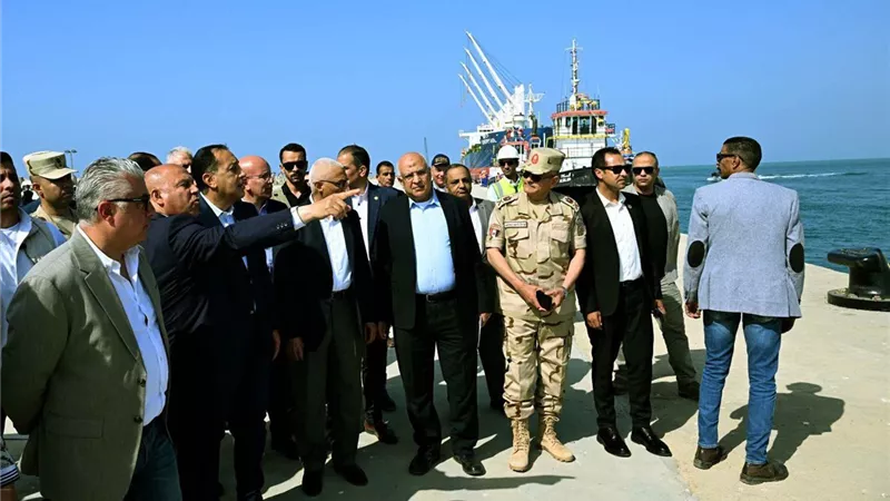 رئيس الوزراء يتفقد مشروع تطوير ميناء العريش البحري