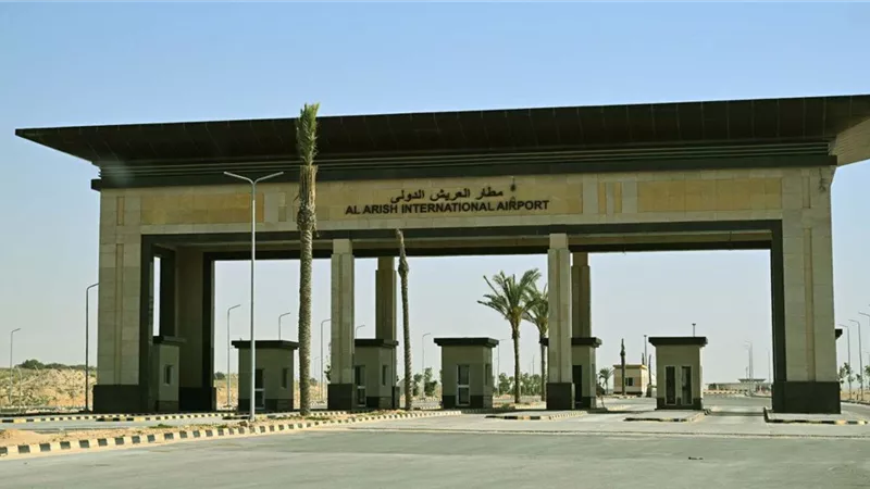 رئيس الوزراء يتابع الموقف التنفيذي لمشروع تطوير مطار العريش الدولي