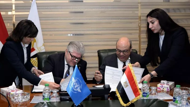 الطيران المدني يوقع اتفاقية تجديد استضافة مكتب «الإيكاو» بالقاهرة