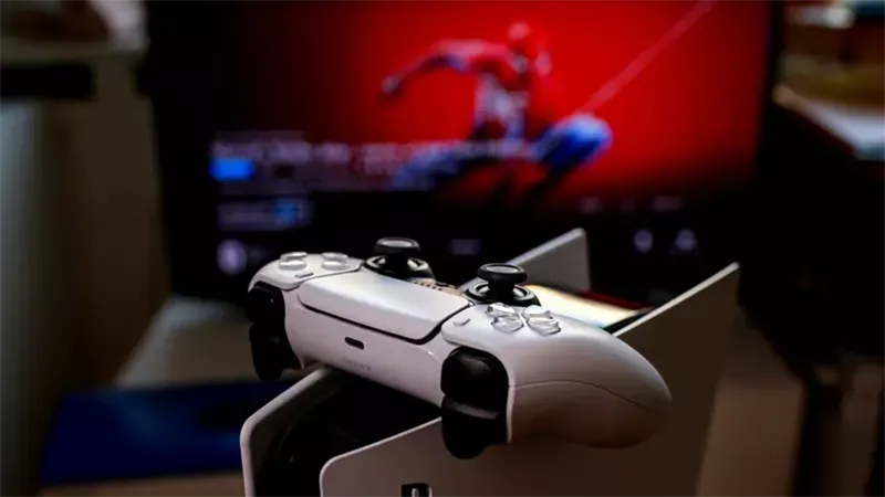 عادة بسيطة قد تقصر عمر يد تحكم PS5… انتبه لطريقة الشحن