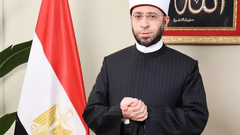 وزير الأوقاف يهنئ الشيخ أيمن عبد الغني بتكليفه بتسيير أعمال وكالة الأزهر 