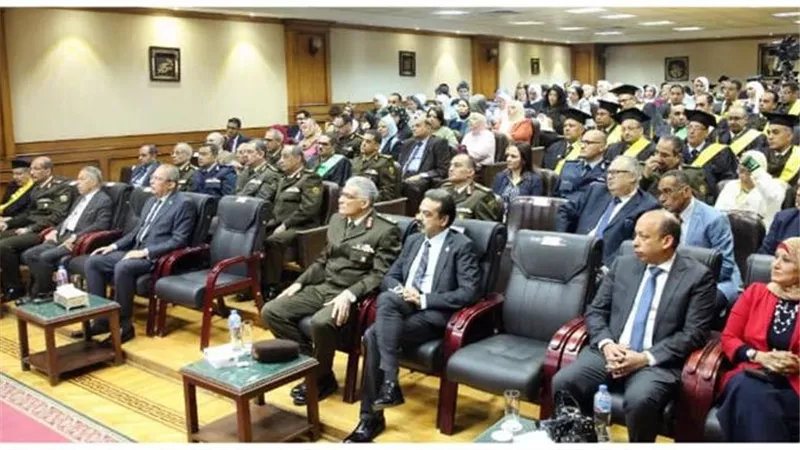  الأكاديمية العسكرية تنظم مراسم تسليم الشهادات العلمية وتكريم المتميزين