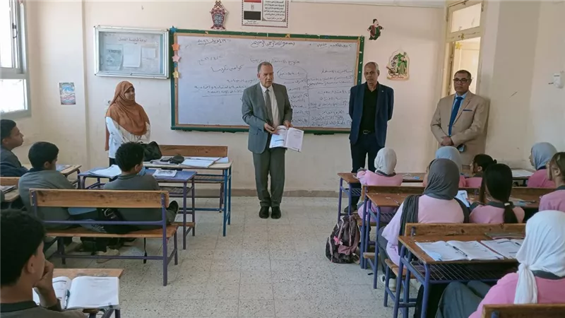 مدير تعليم أسيوط يصدر تنبيهات مشددة خلال تفقده عددا من المدارس