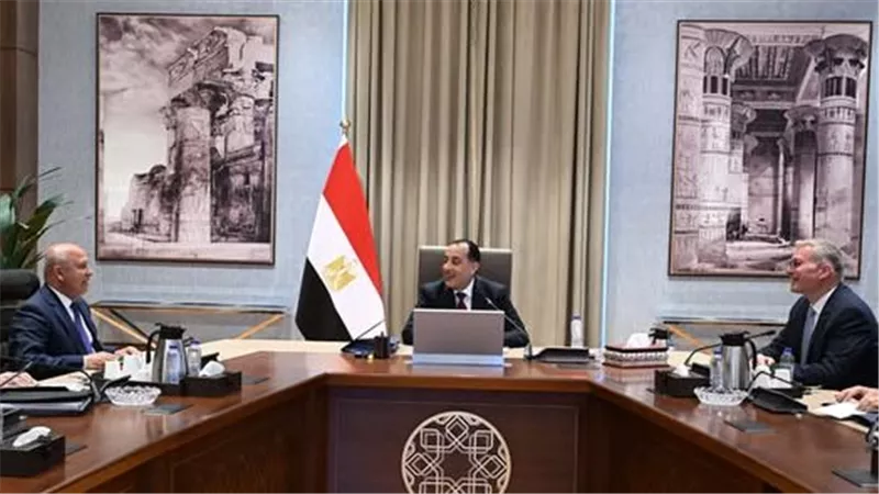 رئيس الوزراء يتابع ترشيد استهلاك المواد البترولية بالمشروعات الحكومية 