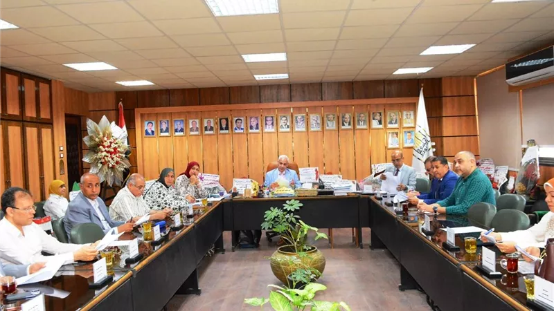 جامعة أسيوط تبحث إنشاء برامج جديدة بنظام الساعات المعتمدة