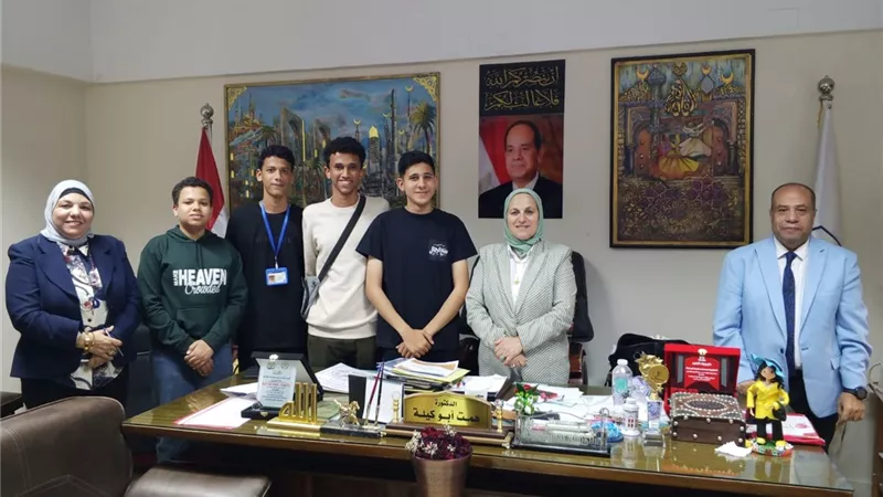 طلاب بمدرسة كلية السلام يبتكرون منصة رقمية ترصد أداء الطالب لحظيًا 