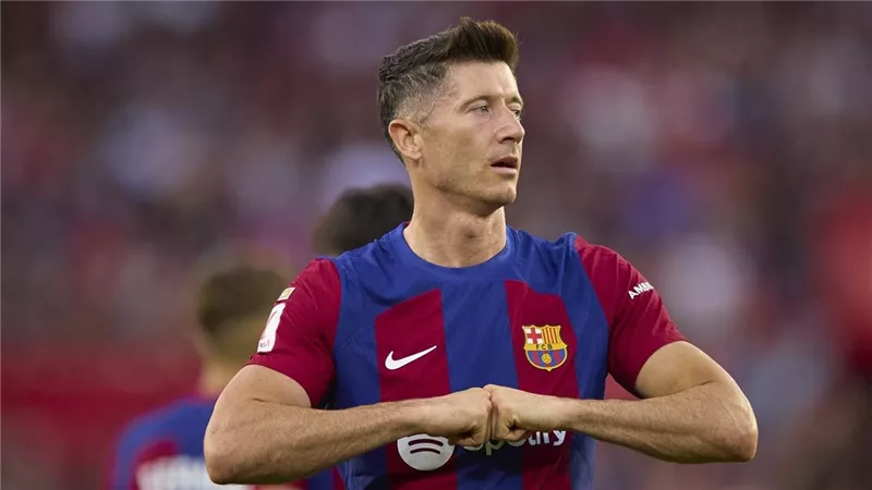 عرض مرتقب من برشلونة لتمديد عقد ليفاندوفسكي حتى 2027