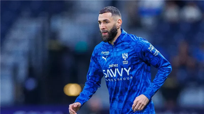 غياب بنزيما يلوح في الأفق.. والهلال يستعد لضمك وسط إصابات