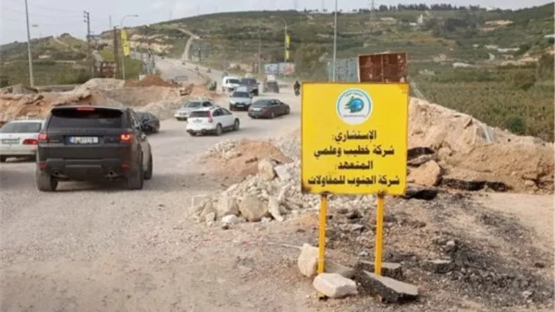 في تحد لإسرائيل.. الأشغال اللبنانية تعيد تأهيل الطرق والمحاور بالجنوب