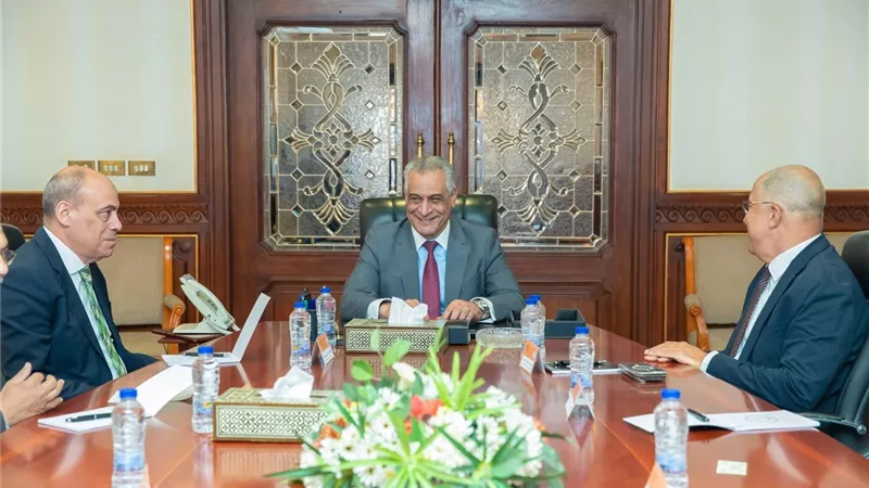 وزير الدولة للإنتاج الحربي يلتقي رئيس اتحاد الصناعات 