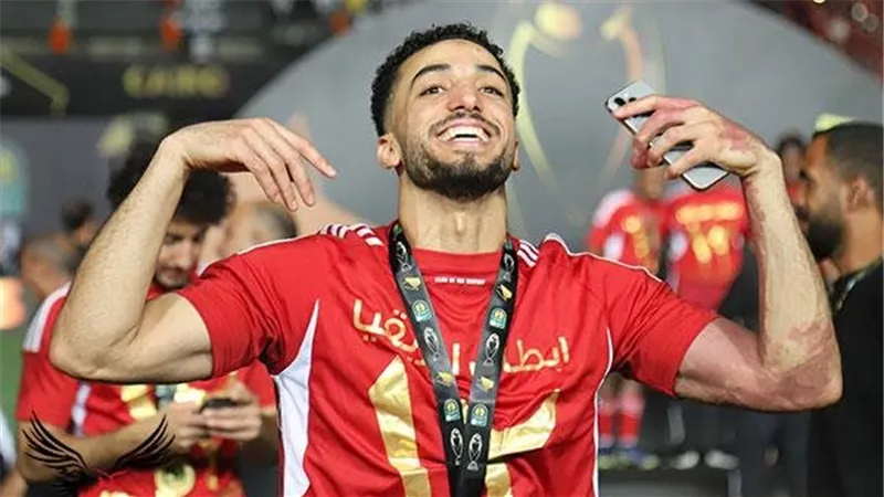 25 مليون جنيه تقرّب محمد عبد المنعم من العودة للأهلي