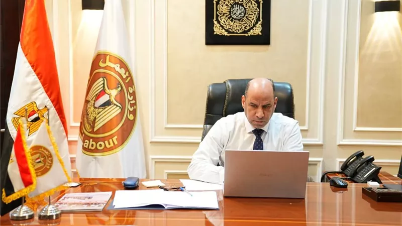 وزير العمل: السبت 25 أبريل إجازة مدفوعة الأجر للعاملين بالقطاع الخاص