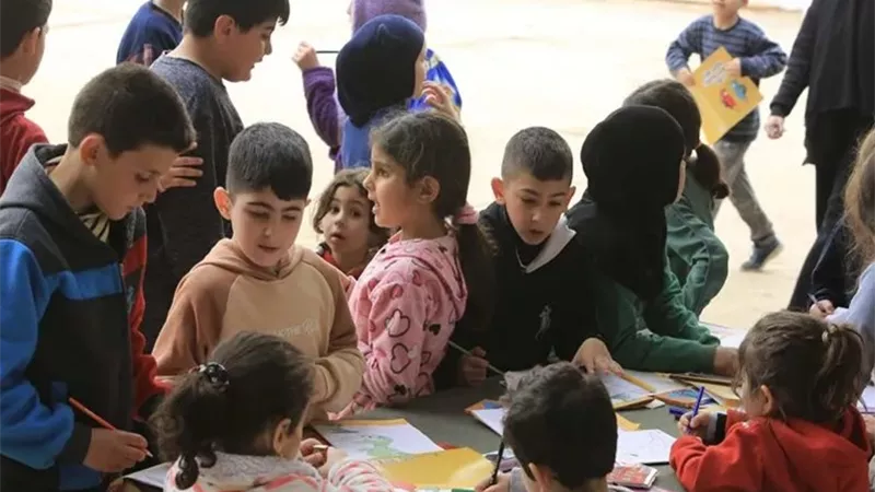 من ضيف لمنقذ.. لاجئون فلسطينيون يستضيفون نازحين لبنانيين بمخيم مار إلياس