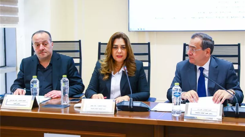 وزيرة البيئة تعلن تحويل 754 أتوبيسًا للعمل بالكهرباء