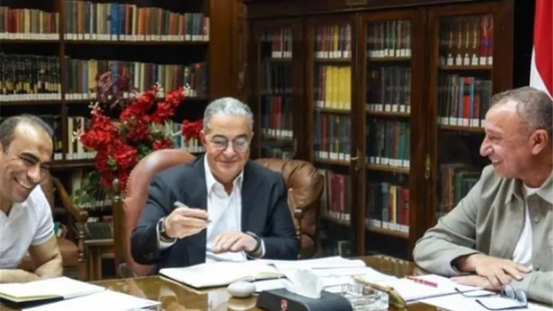 تفاصيل اجتماع محمود الخطيب ونائب رئيس الأهلي في حضور عبد الحفيظ