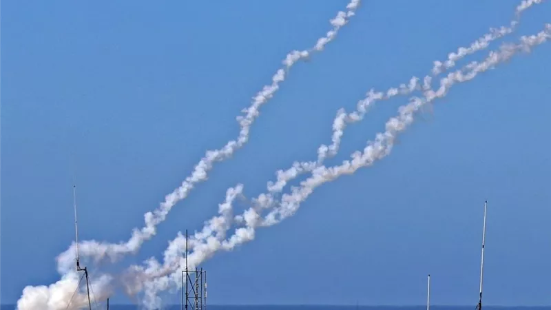 القناة 14 العبرية: إطلاق صواريخ باتجاه قوات إسرائيلية داخل لبنان