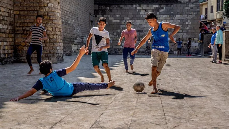 بعد تصريحات أبو زهرة.. هل ترفض كرة القدم المصرية الانحياز إلى البسطاء؟