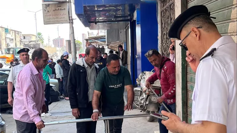 رفع 40 إشغال طريق ضمن حملة “شارع منظم.. رصيف آمن” بحي ثانِ الإسماعيلية