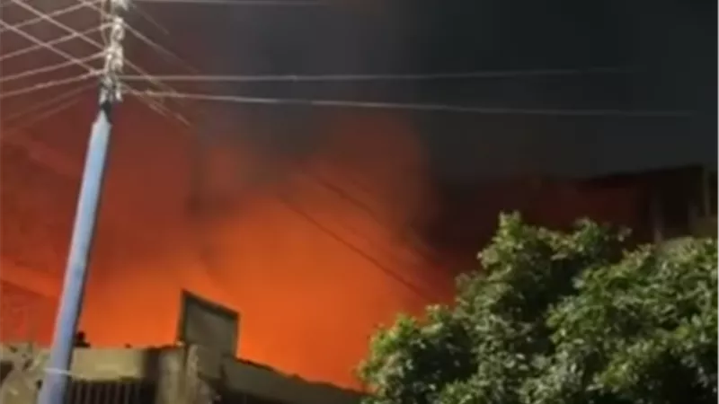 حريق في ورشة دهان بمركز ديروط بأسيوط وجهود للسيطرة عليه